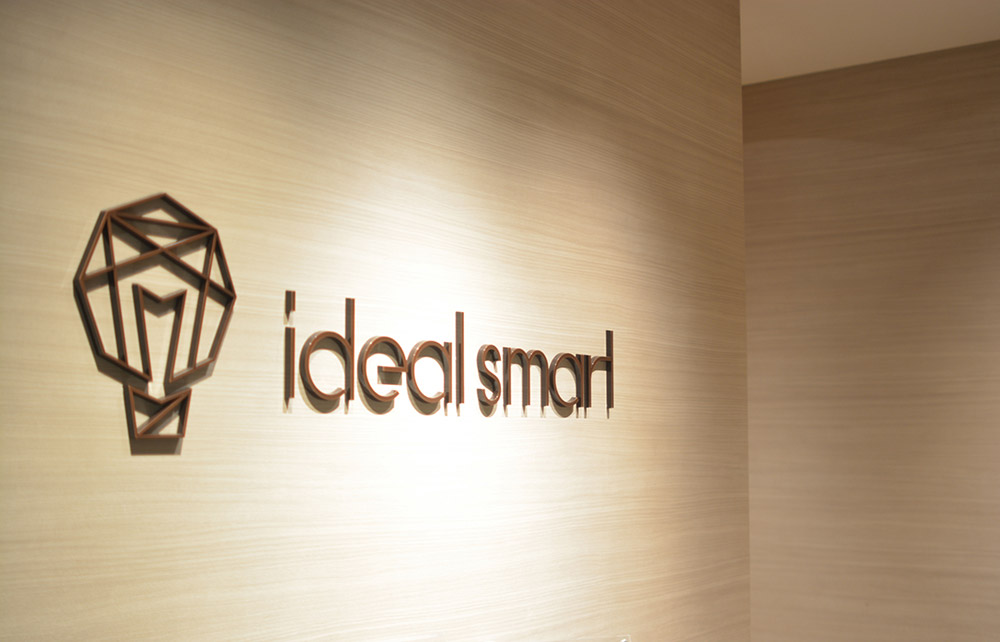 株式会社Ideal Smart logo